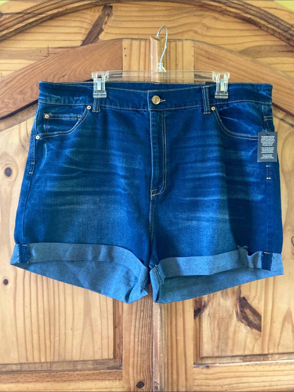 Women's Fashion Nova blue cuffed hem jean shorts size 20 - NWT